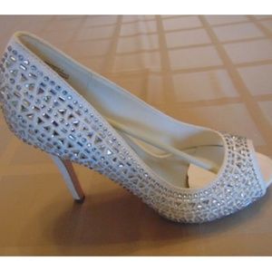 De Blossom Collection white heel with rhinestones